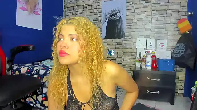 sofiacastillo01 online show from March 2025 12:45:01 PM