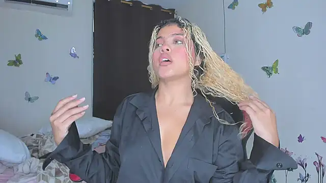 sofiacastillo01 online show from November 2025 01:11:01 PM