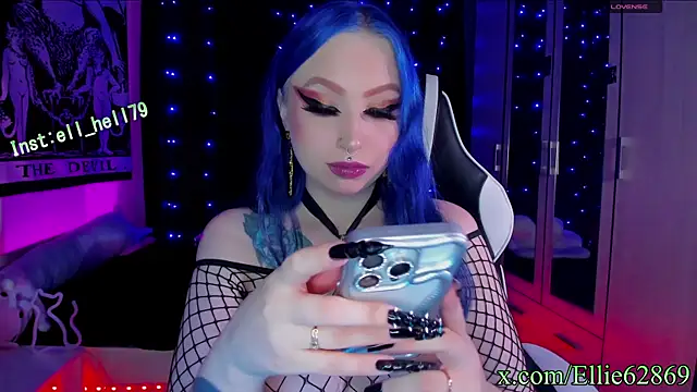 Snapshot of Kitty_goth chatting on March 2025 06:45:01 PM Kitty goth online show from March 2025 06:45:01 PM
