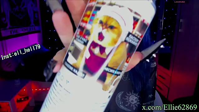 Snapshot of Kitty_goth chatting on March 2025 08:29:02 PM Kitty goth online show from March 2025 08:29:02 PM