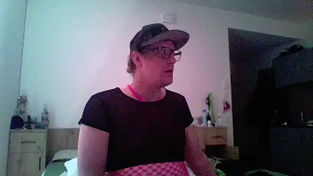 Snapshot of Bigthroaterboy chatting on April 2026 12:12:01 PM Bigthroaterboy online show from April 2026 12:12:01 PM