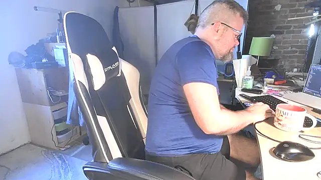 MagnusCockus online show from April 2026 12:29:02 PM