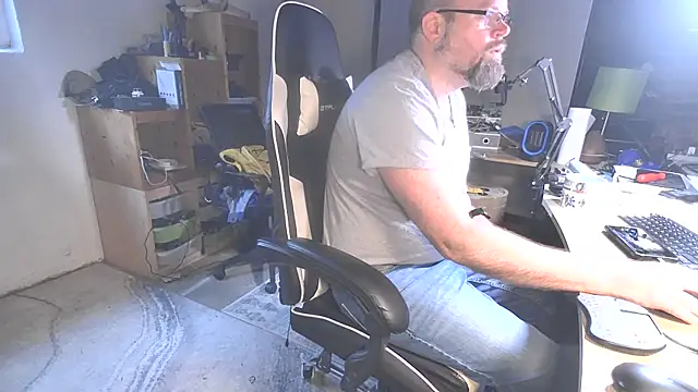 MagnusCockus online show from April 2026 12:33:02 PM