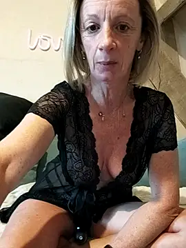Snapshot of tatianasexymilf chatting on October 2025 09:32:01 AM tatianasexymilf online show from October 2025 09:32:01 AM
