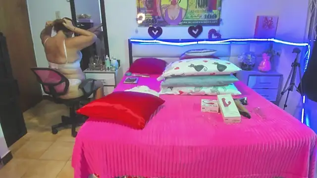 Snapshot of karenmilf_4 chatting on December 2024 02:59:02 AM karenmilf 4 online show from December 2024 02:59:02 AM