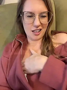 Snapshot of Vanilladreams chatting on May 2026 04:15:02 PM Vanilladreams online show from May 2026 04:15:02 PM