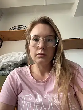 Snapshot of Vanilladreams chatting on May 2026 04:03:01 PM Vanilladreams online show from May 2026 04:03:01 PM