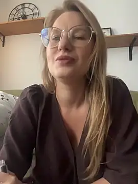 Snapshot of Vanilladreams chatting on June 2026 04:40:01 PM Vanilladreams online show from June 2026 04:40:01 PM