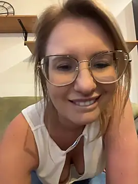 Snapshot of Vanilladreams chatting on June 2026 06:54:01 PM Vanilladreams online show from June 2026 06:54:01 PM