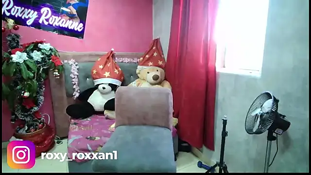Snapshot of roxy_roxxan chatting on December 2024 02:00:01 PM roxy roxxan online show from December 2024 02:00:01 PM