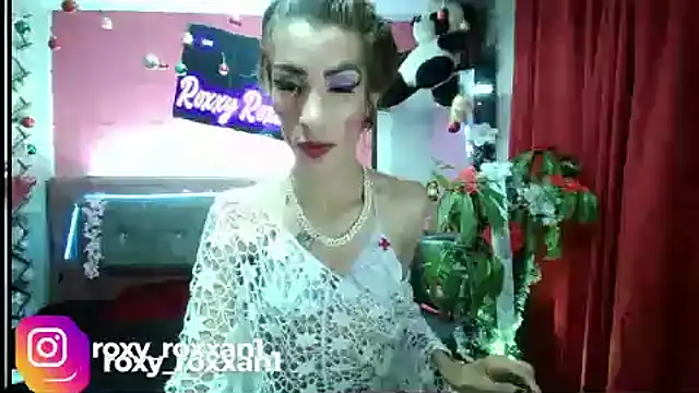 Snapshot of roxy_roxxan chatting on December 2024 01:14:01 PM roxy roxxan online show from December 2024 01:14:01 PM