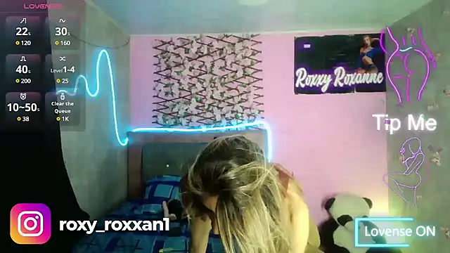 Snapshot of roxy_roxxan chatting on February 2025 01:32:02 AM roxy roxxan online show from February 2025 01:32:02 AM
