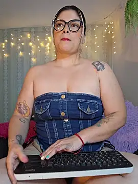 Snapshot of Juliietha_servas chatting on June 2026 09:14:01 PM Juliietha servas online show from June 2026 09:14:01 PM