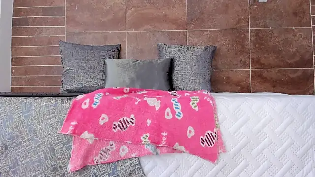 emily hunter12 online show from November 2025 01:23:01 PM