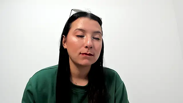 cami-01 online show from October 2025 02:23:02 PM