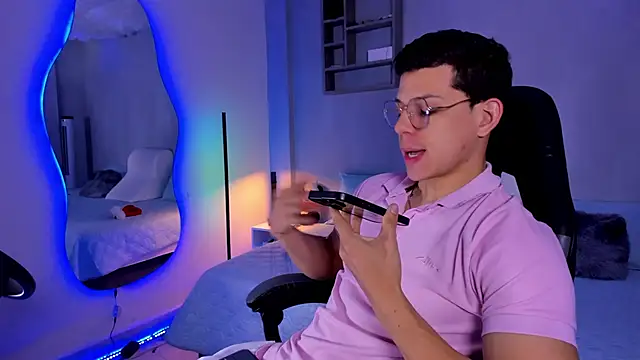 Snapshot of MarcoSullivan chatting on December 2025 01:39:02 PM MarcoSullivan online show from December 2025 01:39:02 PM