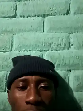 HandsomeBuoyy21 online show from April 2026 10:11:02 PM