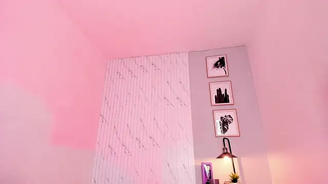 Snapshot of megan-wells chatting on December 2024 06:06:02 PM megan-wells online show from December 2024 06:06:02 PM