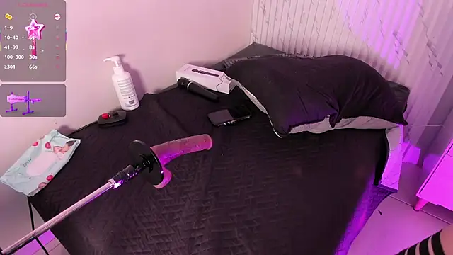 Snapshot of megan-wells chatting on February 2025 10:39:01 PM megan-wells online show from February 2025 10:39:01 PM