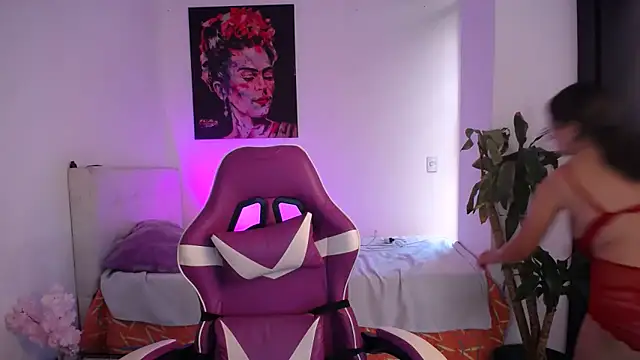 esmeraldaa230 online show from February 2026 07:21:01 PM