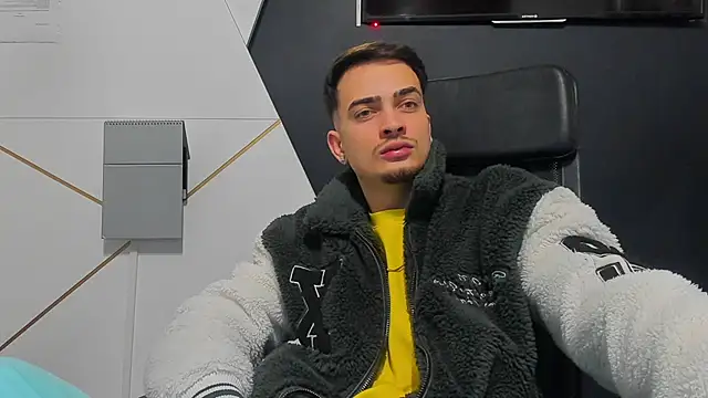 Snapshot of BrandonTate chatting on January 2026 05:22:02 AM BrandonTate online show from January 2026 05:22:02 AM