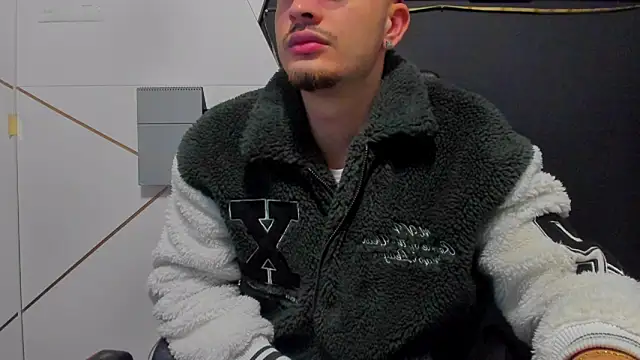 Snapshot of BrandonTate chatting on February 2026 06:06:01 AM BrandonTate online show from February 2026 06:06:01 AM