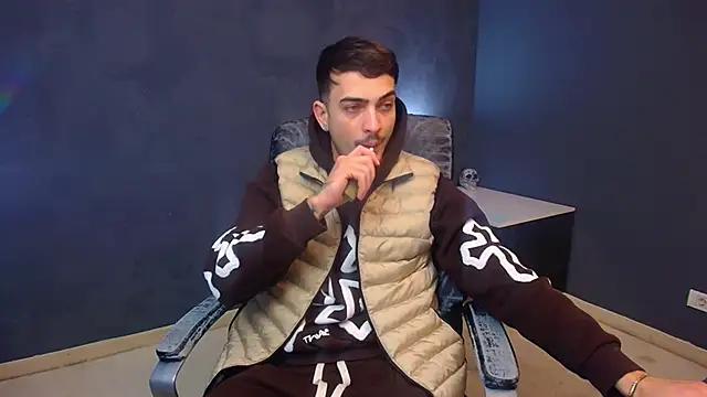 Snapshot of BrandonTate chatting on March 2026 04:47:01 AM BrandonTate online show from March 2026 04:47:01 AM