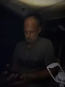 Snapshot of FloppyPickle4u chatting on December 2025 01:43:01 AM FloppyPickle4u online show from December 2025 01:43:01 AM