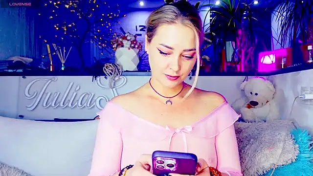  JuliaSpace  online show from November 2025 06:19:02 PM