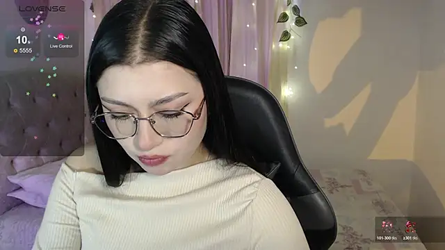Snapshot of mily_thomson_b_ chatting on July 2026 11:51:01 PM mily thomson b online show from July 2026 11:51:01 PM