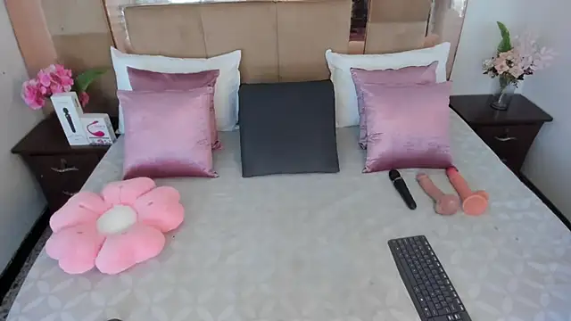 LizBrook online show from March 2026 07:30:01 PM