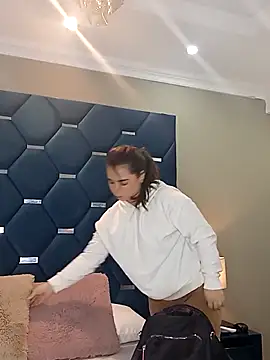 ThaniaJones online show from September 2025 11:32:02 AM