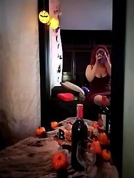 Dafne Moon online show from October 2025 04:00:01 AM