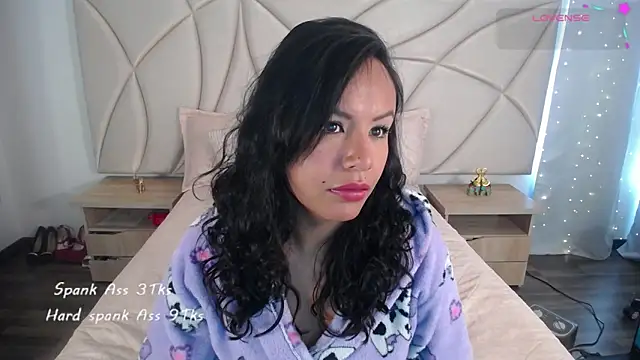 ValleryC online show from November 2025 07:47:01 PM