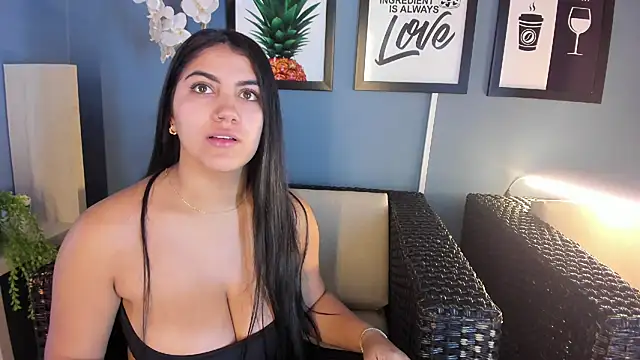 PaulinaDuarte online show from October 2025 12:02:01 PM