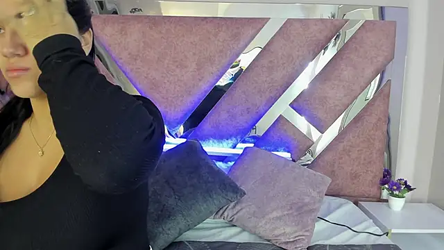 PaulinaDuarte online show from October 2025 10:52:02 AM