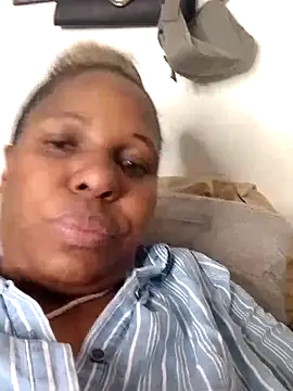 Snapshot of Thobi2020 chatting on September 2025 05:20:01 AM Thobi2020 online show from September 2025 05:20:01 AM