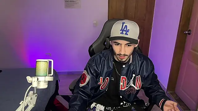 David Brown18 online show from February 2025 04:15:02 AM