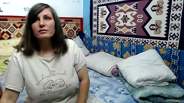 Snapshot of AdelineBlueEyes chatting on October 2025 11:07:01 AM AdelineBlueEyes online show from October 2025 11:07:01 AM