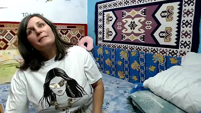 Snapshot of AdelineBlueEyes chatting on October 2025 11:41:02 AM AdelineBlueEyes online show from October 2025 11:41:02 AM