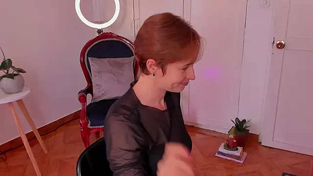 cuddlingbunny online show from December 2024 04:53:02 PM