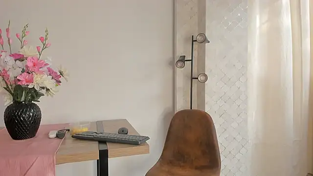 DaraBeckett online show from September 2025 12:05:01 PM