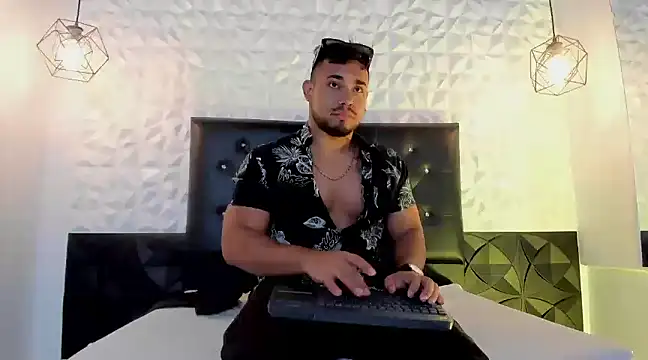 BrianMalonee online show from February 2025 01:43:01 PM