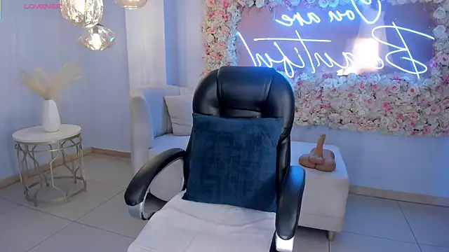 AlessaRomero online show from October 2025 08:17:02 PM