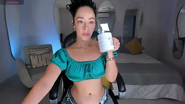 AlessaRomero online show from October 2025 07:15:01 PM