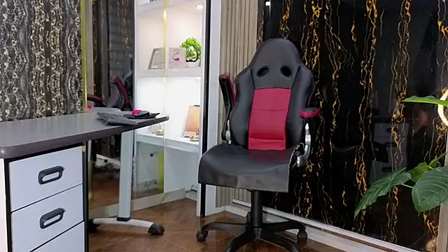 MissEscarleth online show from October 2025 02:56:02 AM