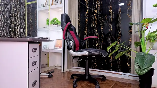 MissEscarleth online show from March 2026 02:50:01 AM