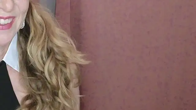 Snapshot of SusannaGlam_John chatting on December 2025 09:09:02 PM SusannaGlam John online show from December 2025 09:09:02 PM