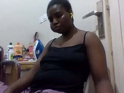Snapshot of queenzuena chatting on May 2026 08:49:02 PM queenzuena online show from May 2026 08:49:02 PM