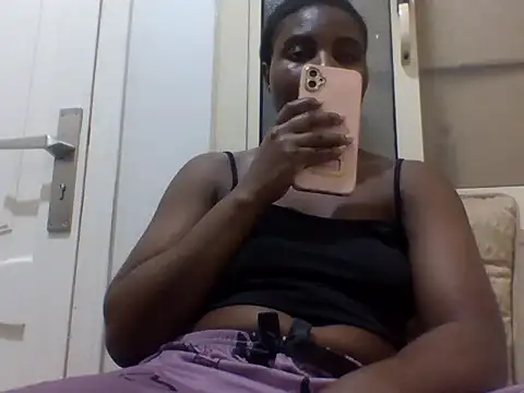 Snapshot of queenzuena chatting on May 2026 09:01:02 PM queenzuena online show from May 2026 09:01:02 PM
